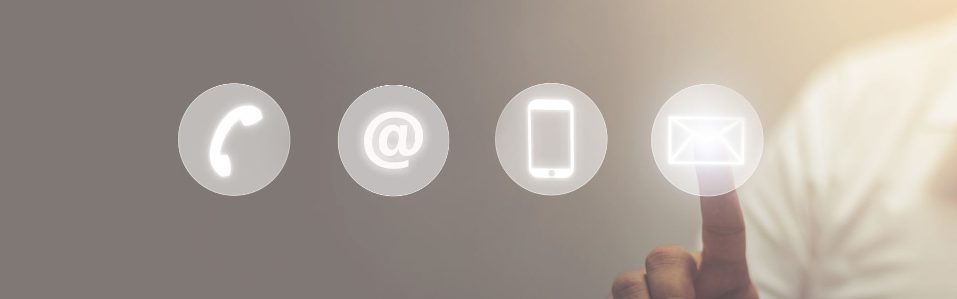 CONTACTA CON NOSOTROS